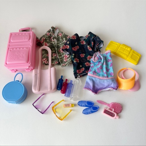 Barbie Travel Accessories - Picture 3 of 5
